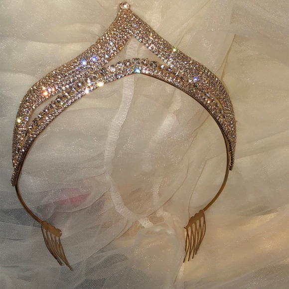 Crown - Picture 3 of 4